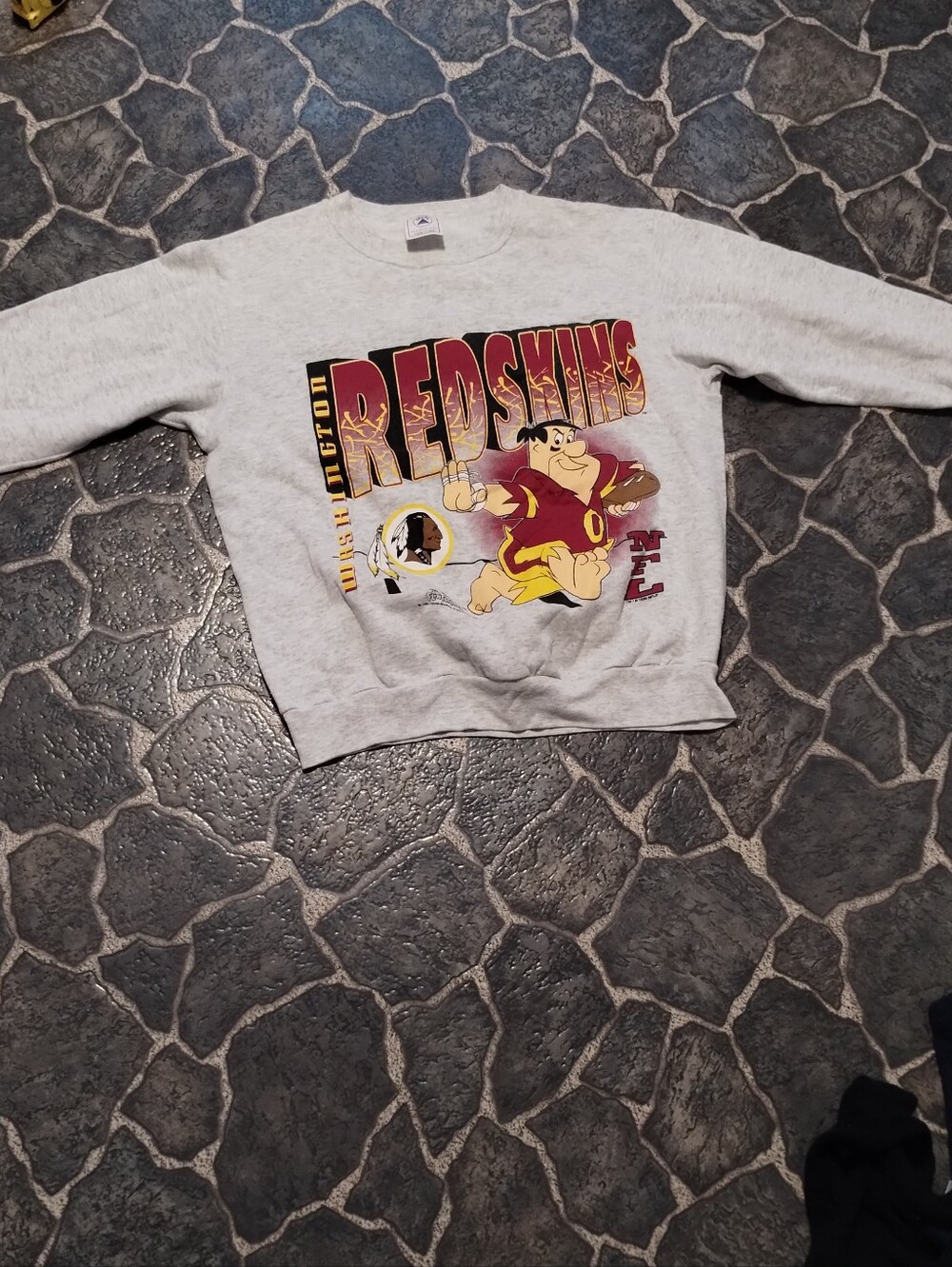 NFL Washington Redskins / Flinstones crossover sweatshirt  Size L VINTAGE 1993
